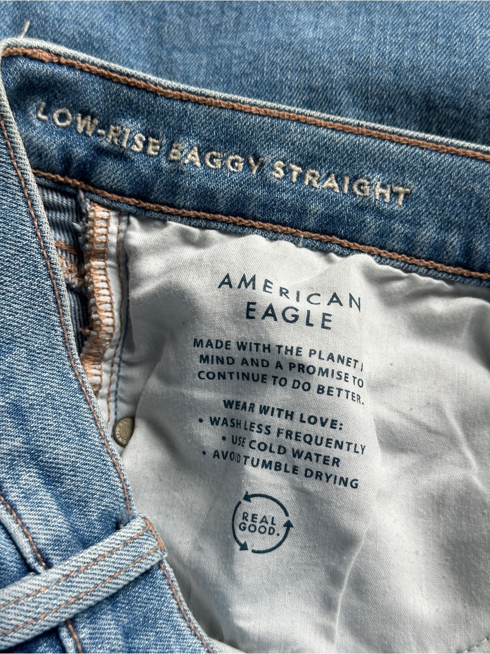 American Eagle High Waisted Ankle
Straight Jeans Light Wash Denim
Size 00 - Picture 6 of 8